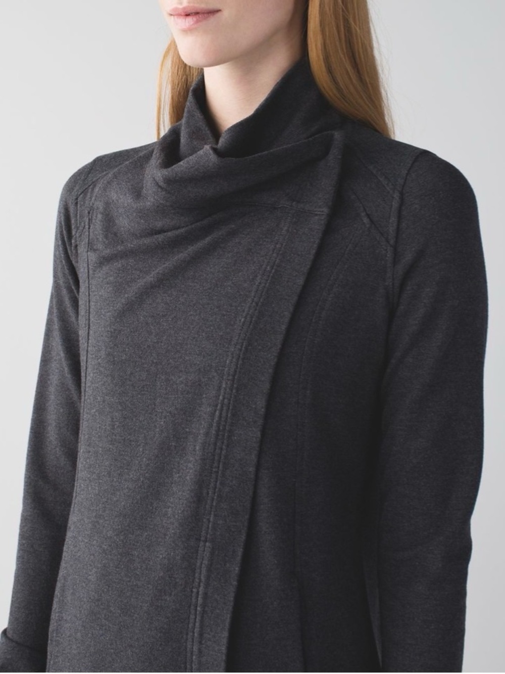 Lululemon Coast Wrap in heathered
Mod black